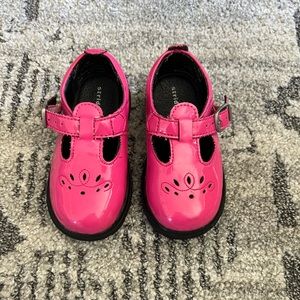 Girls pink stride rite Mary Janes size 7 toddler.